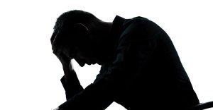 crise-da-meia-idade-preocupacao-estresse-tristeza-depressao-ansiedade-1330610805205_956x500